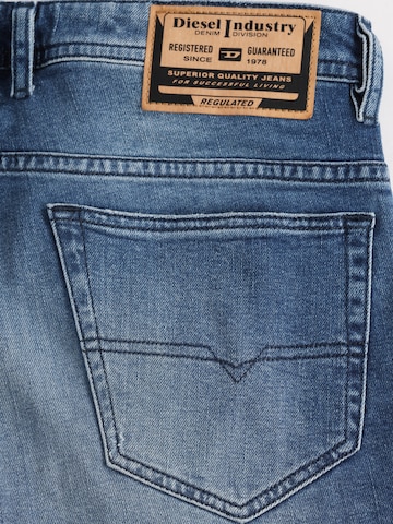 Coupe slim Jean 'THOMMER-R' DIESEL en bleu