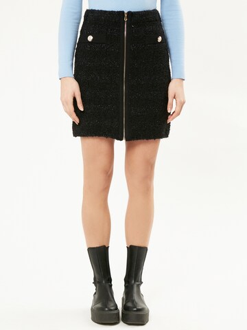Influencer Skirt in Black: front