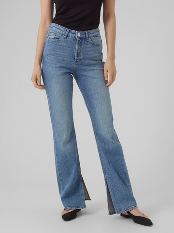 VERO MODA Flared Jeans 'SELMA' in Blauw: voorkant