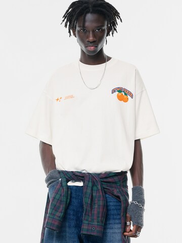 Tricou de la Pull&Bear pe alb