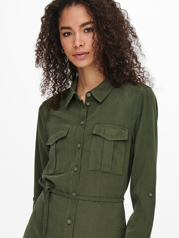 Robe-chemise 'New Aris' ONLY en vert