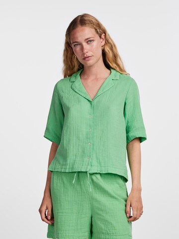 Camicia da donna 'Stina' di PIECES in verde: frontale