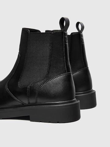 Pull&Bear Chelsea Boots in Schwarz