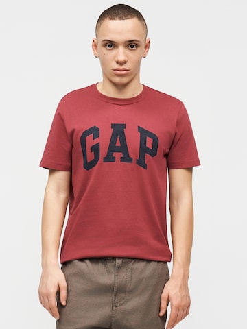 Tricou 'EVERYDAY' de la GAP pe roșu: față