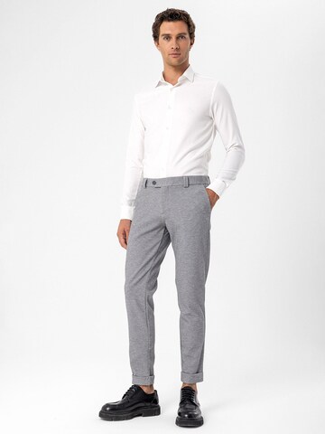 Coupe slim Pantalon Antioch en gris