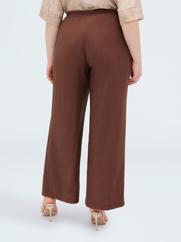 Wide leg Pantaloni di Fiorella Rubino in marrone