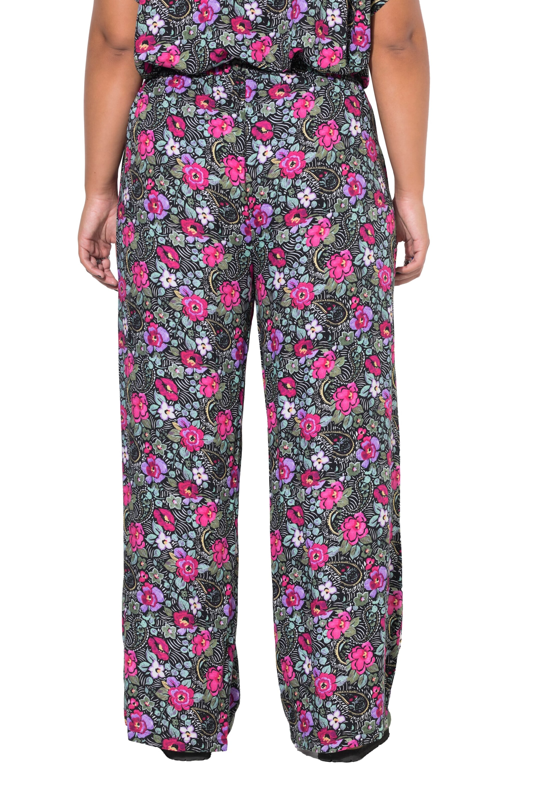 Studio Untold Regular Trousers in Black