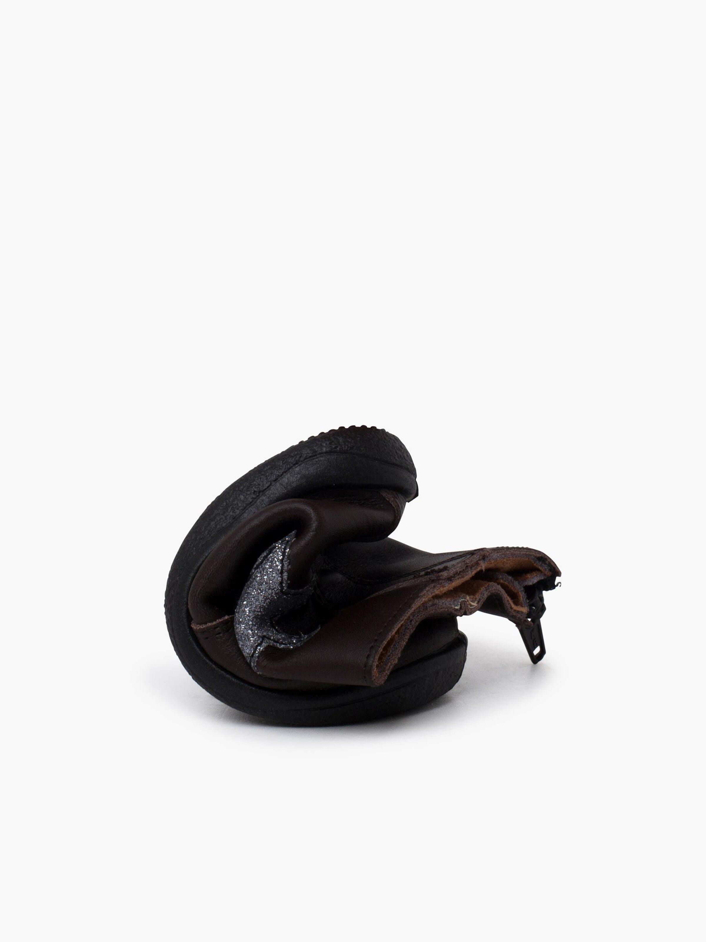 Pisamonas - Bota em castanho