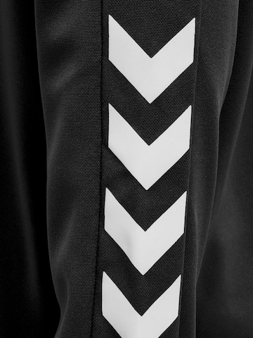 Hummel Urheilullinen collegepaita värissä musta
