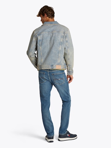 Tommy Jeans Демисезонная куртка 'ISAAC' в Синий: сзади