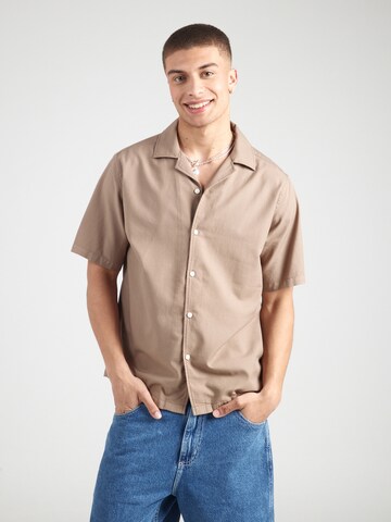 Coupe regular Chemise 'ONSDILEM' Only & Sons en marron : devant