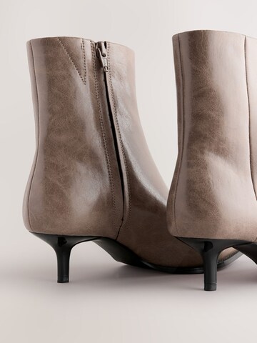Next - Botim 'Forever Comfort' em castanho