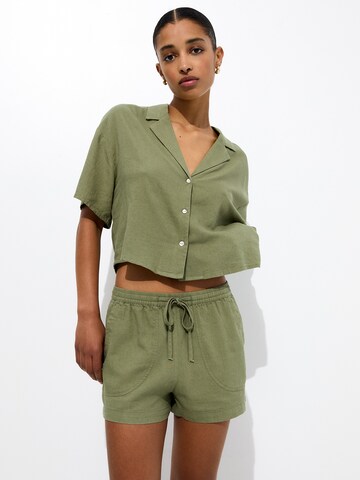 Pull&Bear Regular Broek in Groen