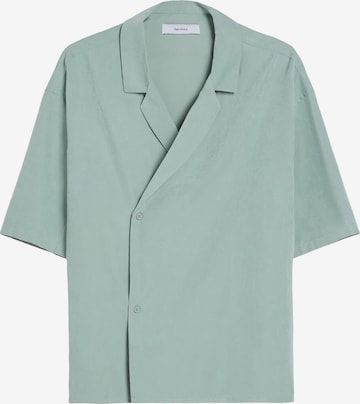 Bershka Regular fit Button Up Shirt in Green: front