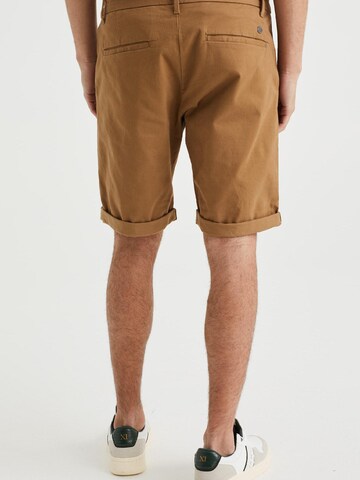 WE Fashion Slim fit Chino trousers in Brown