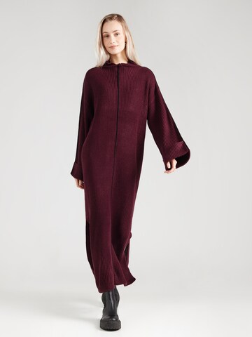 Robes en maille VILA en rouge : devant