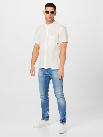 Coupe regular Chemise 'MANDARIN' TOMMY HILFIGER en blanc