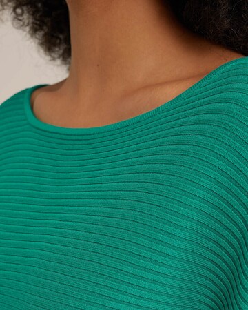 WE Fashion Sweater in Green
