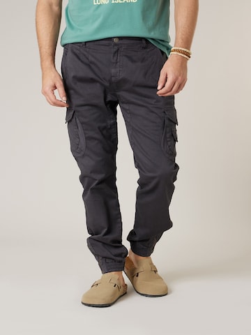 Effilé Pantalon cargo 'Garden' Deeluxe en gris : devant