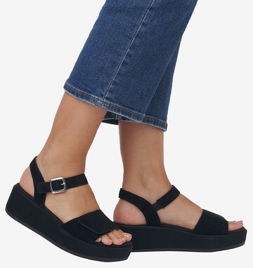 REMONTE Strap Sandals in Black