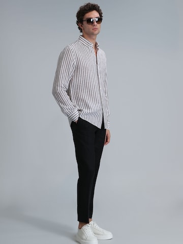 Coupe slim Pantalon chino 'Karl' Lufian en noir