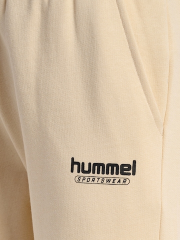 Hummel Tapered Sporthose in Beige