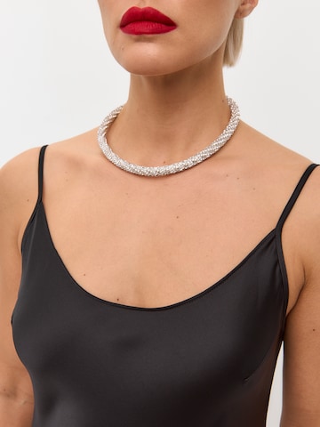 Serena Silueta - Vestido 'Midi satin slip dress 'Majestic'' en negro