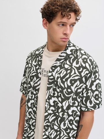 JJ Rebel Классический крой Рубашка 'JREBBLOSSOM' в Зеленый