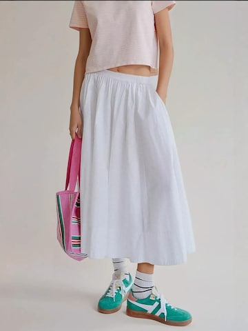 Hiccup Skirt in White: front