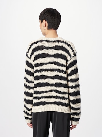 InWear Svetr 'Osa' – černá