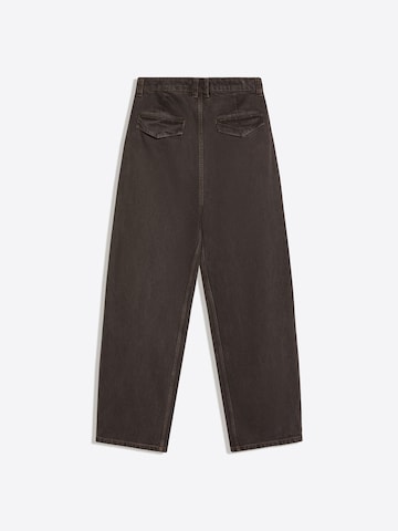 Bershka Baggy Pleat-front jeans in Brown