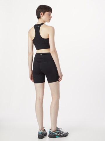 super.natural Skinny Sportshorts in Schwarz