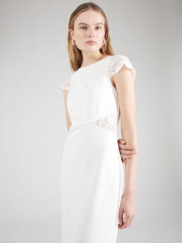 Robe de soirée 'CHRISTA' Y.A.S en blanc