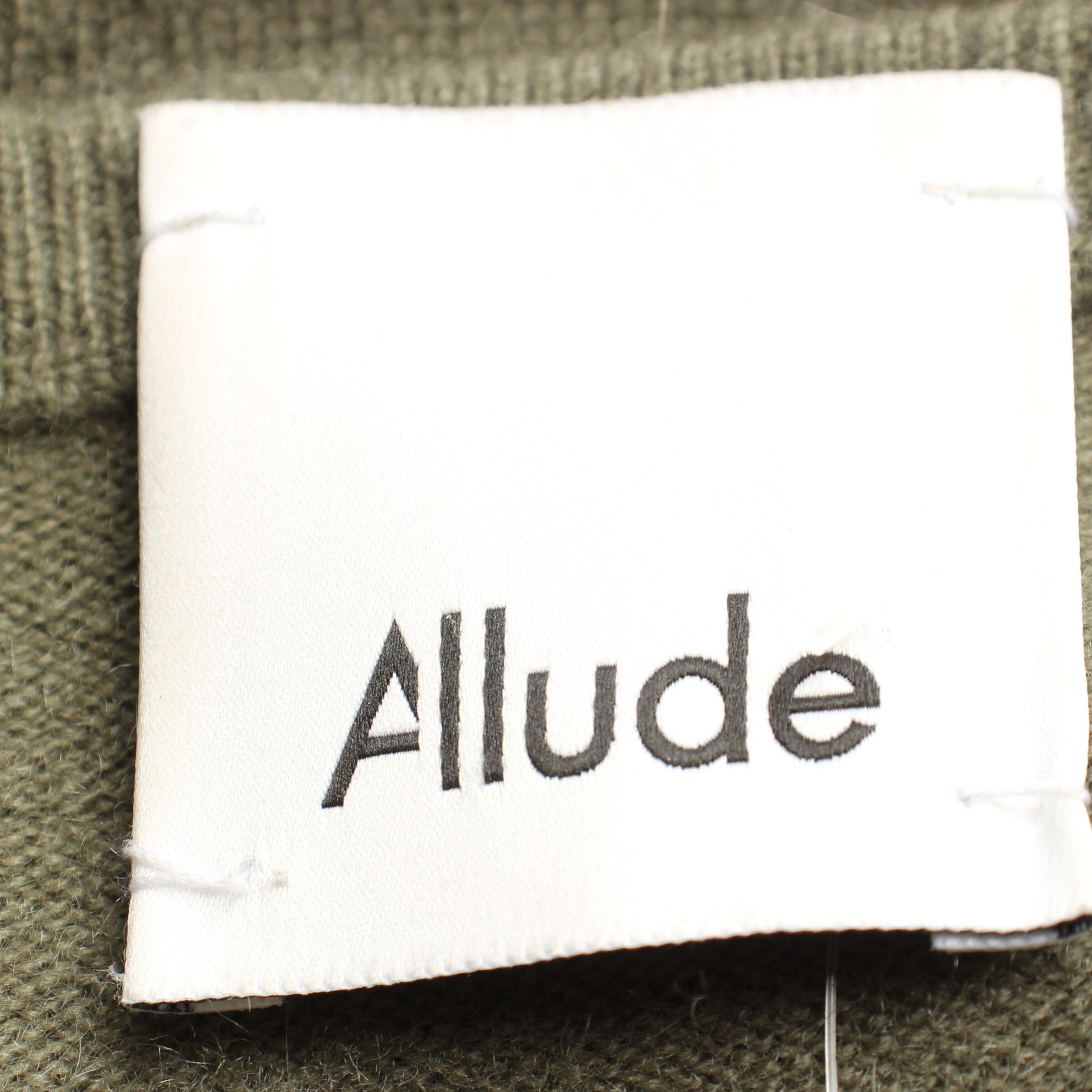 Allude Sweater & Cardigan in XL in Green