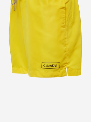 Calvin Klein Swimwear شورت سباحة بلون أصفر