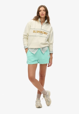 Superdry Regular Shorts in Grün