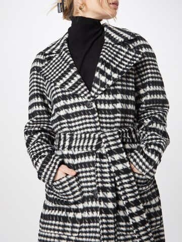 SISTERS POINT Between-seasons coat 'CHILA' in Black