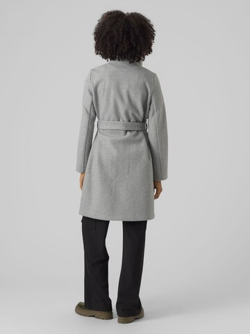 Cappotto di mezza stagione di VERO MODA in grigio