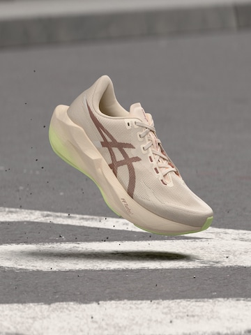 Chaussure de course 'Novablast 6' ASICS en beige