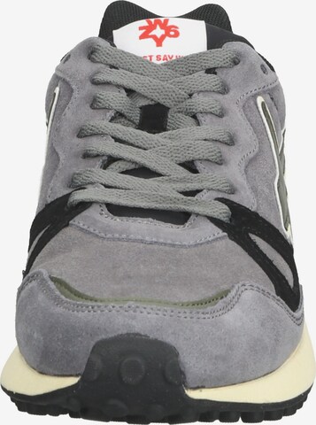 W6YZ Sneakers in Grey