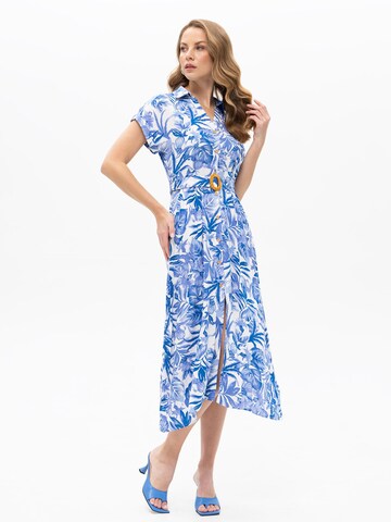 Passioni Sommerkleid 'Hemdblusenkleid mit blauen Blumen Print'‌‌ in Blau: Vorderseite