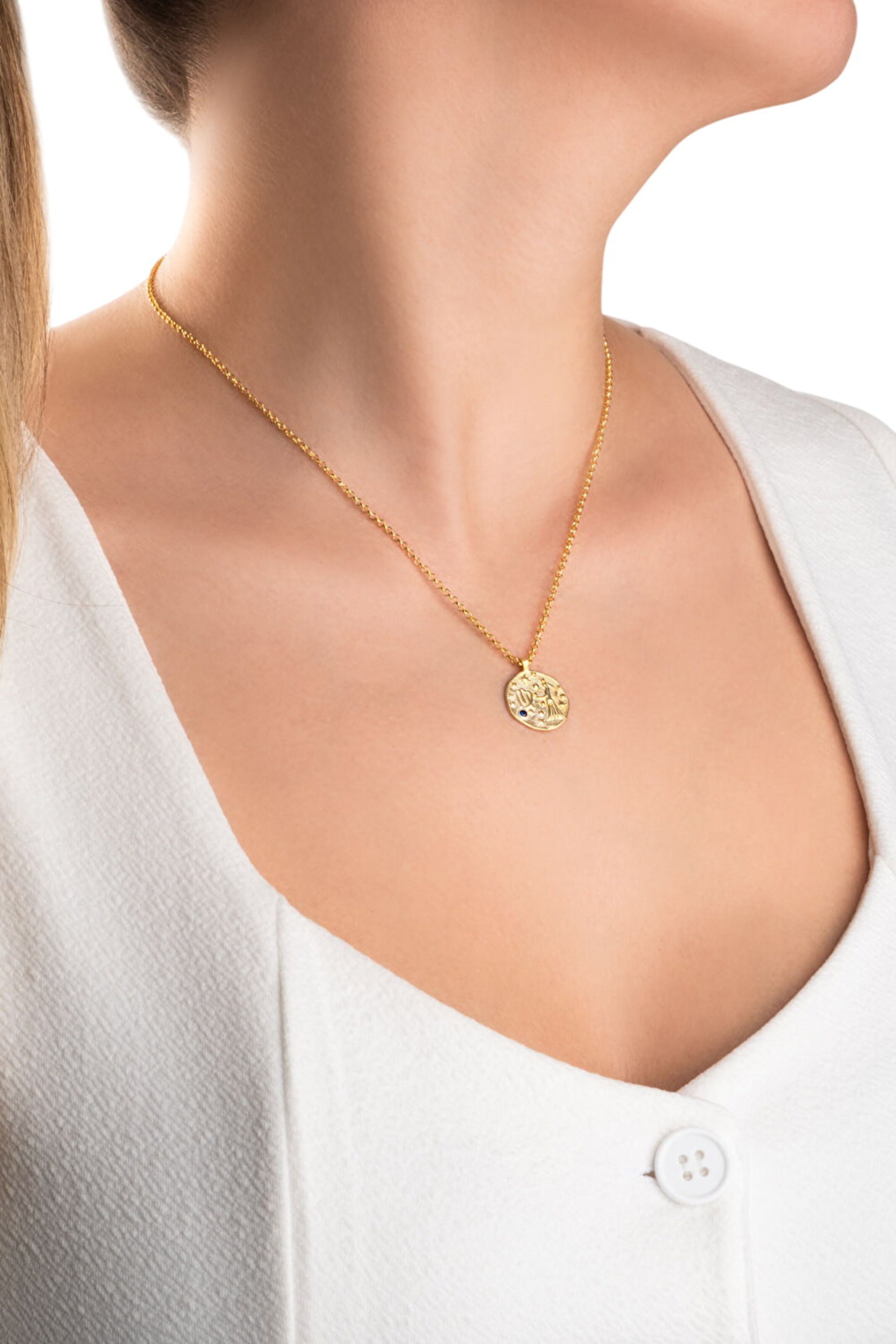 So Chic Necklace in Gold: front