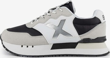 Sneaker bassa ' DASH SKY ' di MUNICH in grigio: frontale