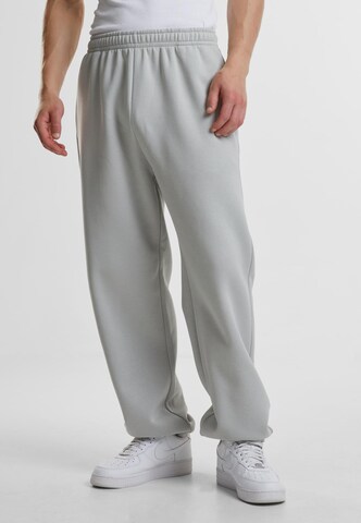 Tapered Pantaloni di Urban Classics in grigio