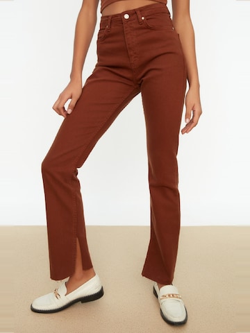 Trendyol Jeans in Brown: front