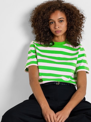 SELECTED FEMME - Camiseta 'Essential' en verde
