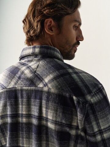 KOROSHI - Ajuste regular Chaqueta de entretiempo en azul