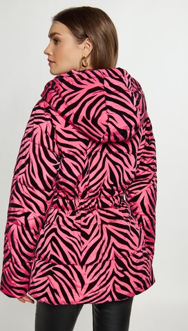 faina Демисезонная куртка в Ярко-розовый