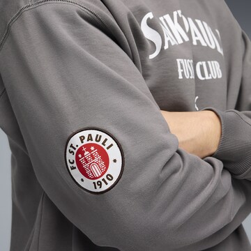 PUMA Sportsweatshirt 'FC St. Pauli' in Grijs