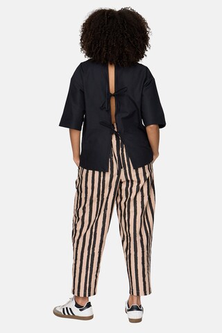 Turtledove London T-Shirt in Schwarz